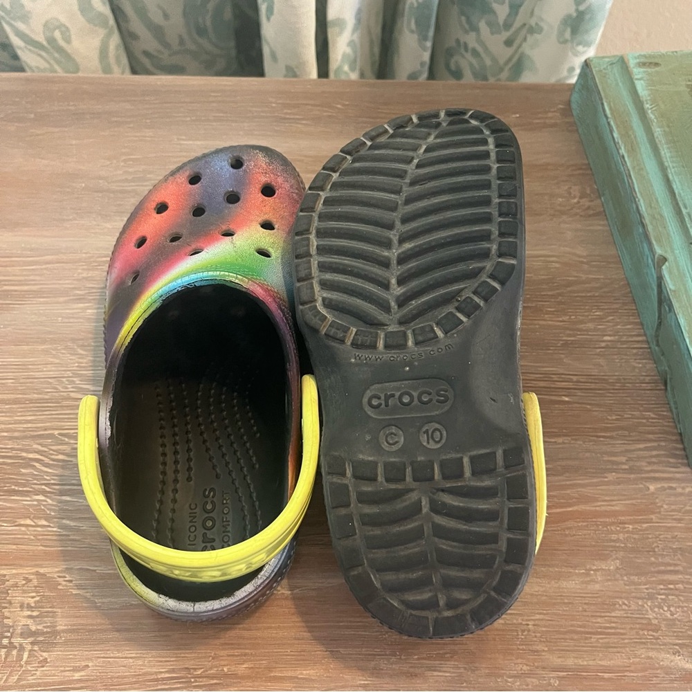 CROCS Kids Tie Dye Crocs with Yellow Strap - Picture 5 of 5